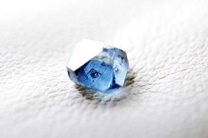 Algordanza Diamante commemorativo non tagliato da 1 carato di colore azzurro