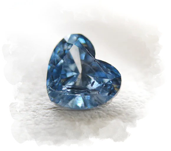 Hellblauer Diamant im Herzschliff aus Asche